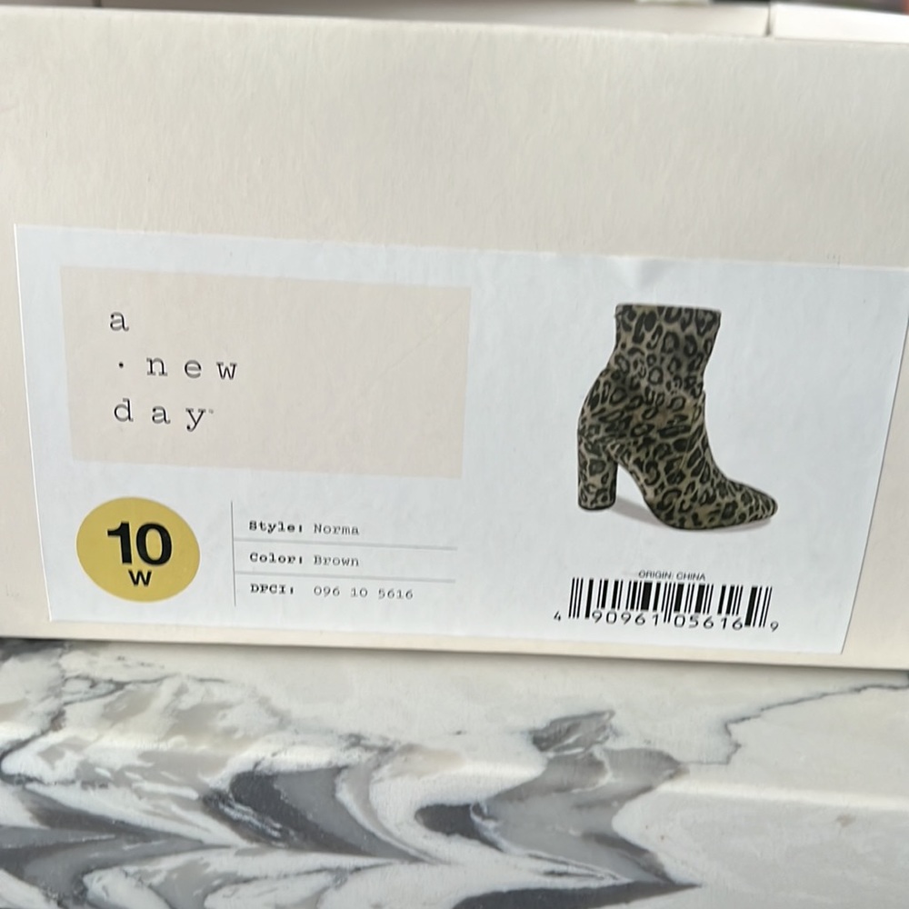 Leopard Booties - Picture 2 of 5
